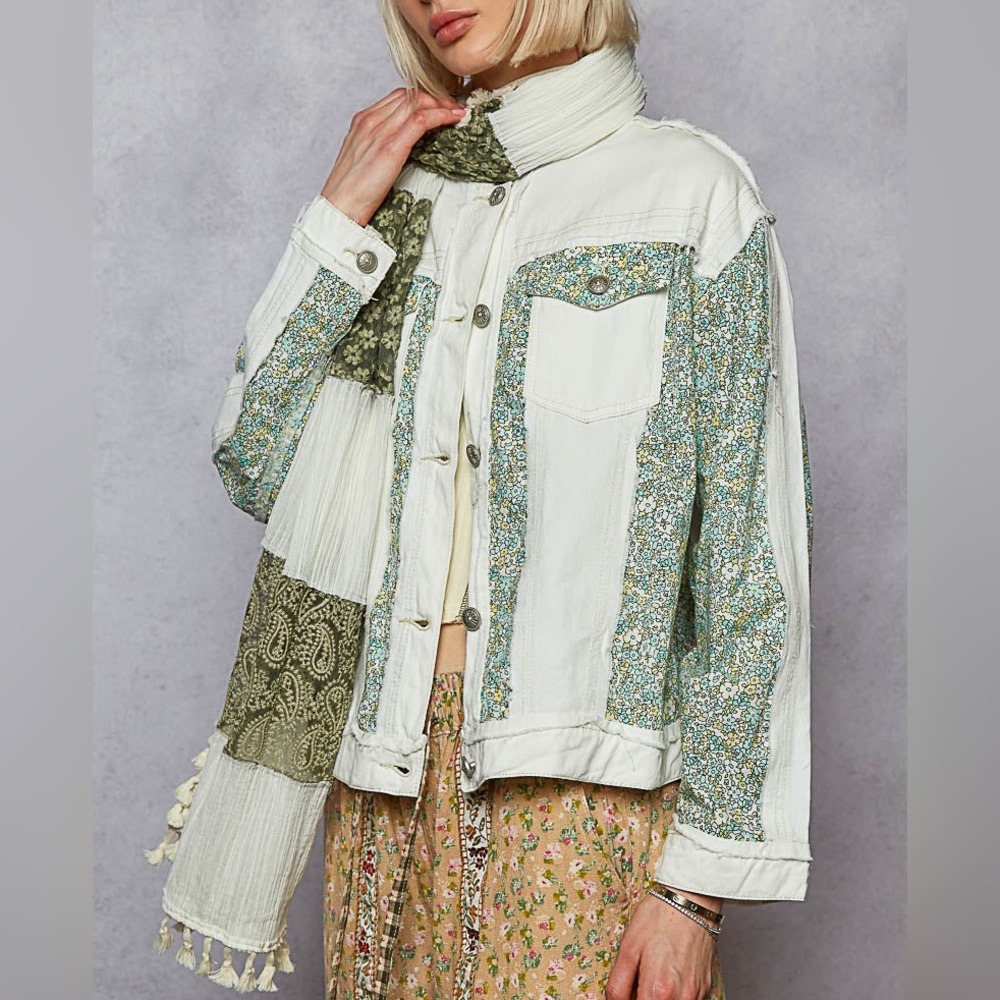 EUC🤍POL Button Down Patchwork Denim Jacket Floral Small Off-White